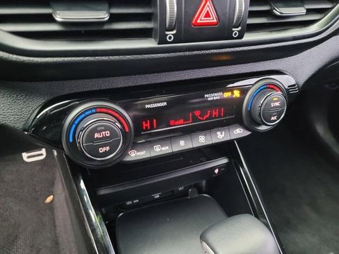 Used 2023 Kia Forte GT-Line w/ GT-Line Premium Package image 17