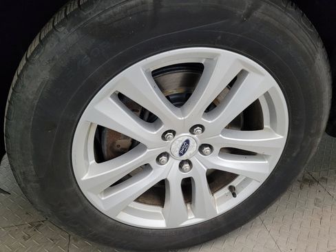 Used 2019 Ford Explorer XLT w/ Equipment Group 202A AWD/4WD image 31
