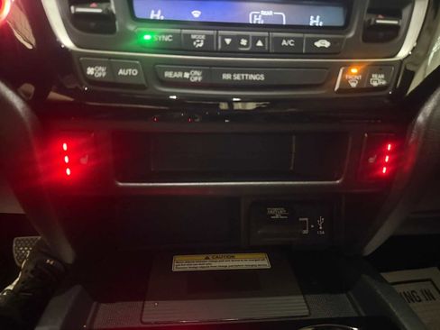 Used 2022 Honda Ridgeline Black Edition image 36