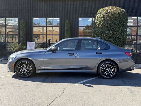 Used 2022 BMW 330i xDrive Sedan w/ M Sport Package image 9