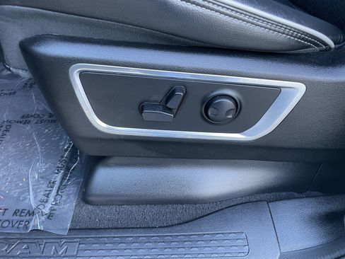 Used 2025 RAM 1500 Laramie w/ Night Edition image 14