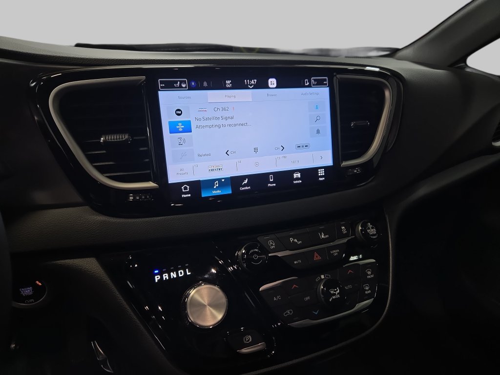 Used 2026 Chrysler Pacifica Select FWD image 25
