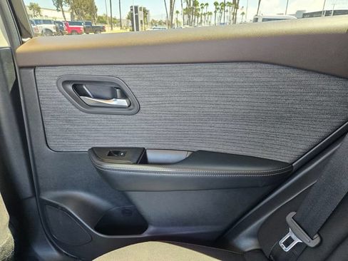 Used 2023 Nissan Rogue SV FWD image 11