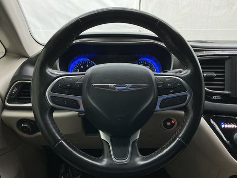 Used 2020 Chrysler Pacifica Touring-L FWD image 30