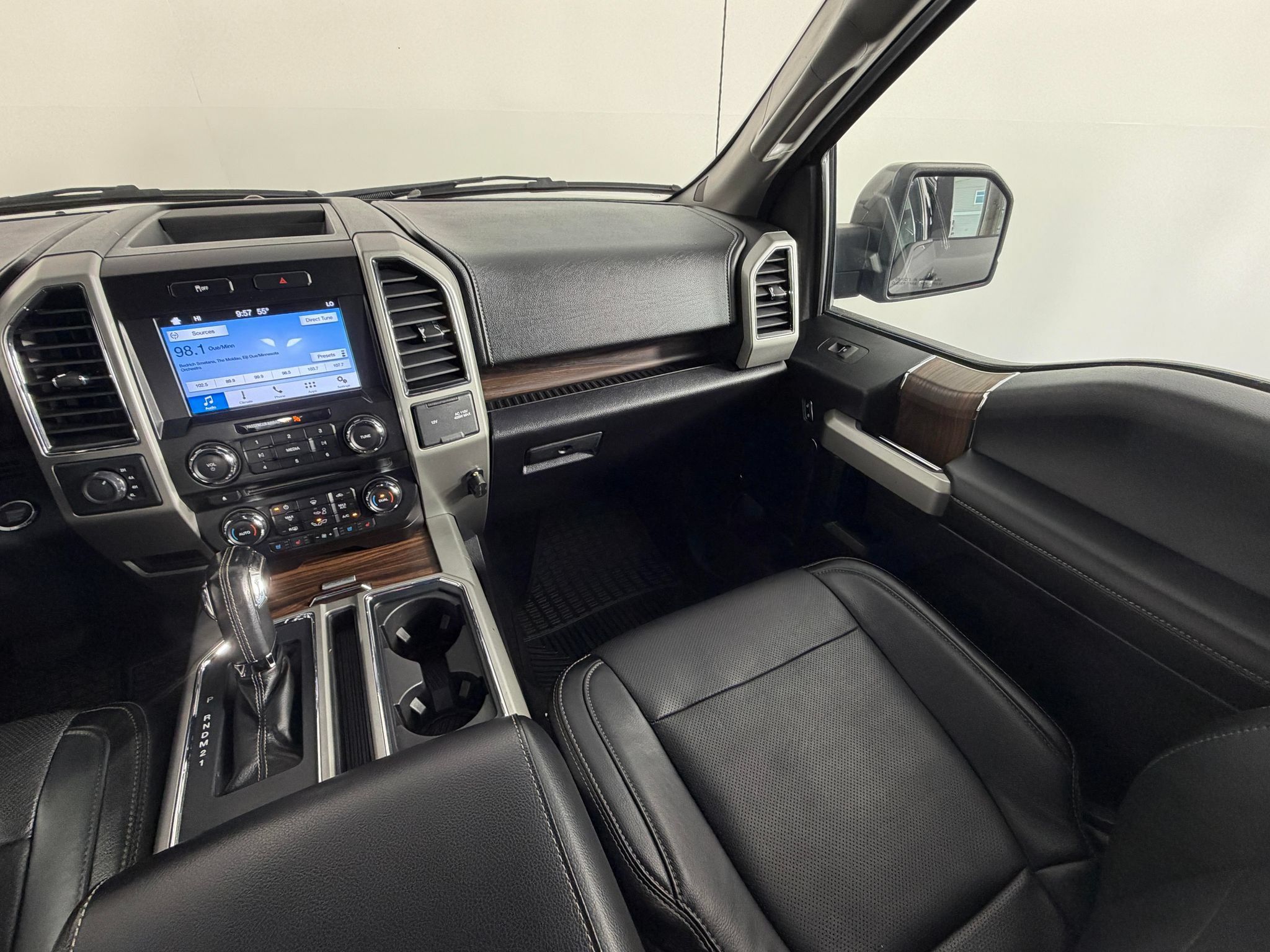 Used 2017 Ford F150 Lariat w/ Equipment Group 501A Mid AWD/4WD image 21