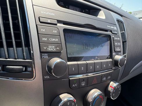 Used 2010 Hyundai Sonata SE FWD image 2