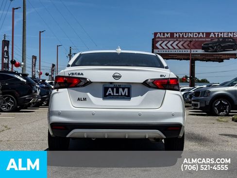 Used 2024 Nissan Versa SV FWD image 5