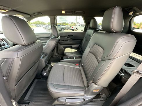 Used 2024 Nissan Pathfinder Rock Creek AWD/4WD image 17
