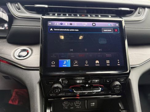 Used 2024 Jeep Grand Cherokee Overland image 28