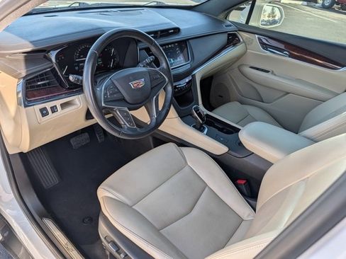 Used 2018 Cadillac XT5 Luxury w/ Driver Awareness Package image 9