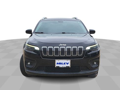 Used 2019 Jeep Cherokee Latitude Plus w/ Comfort/Convenience Group FWD image 3