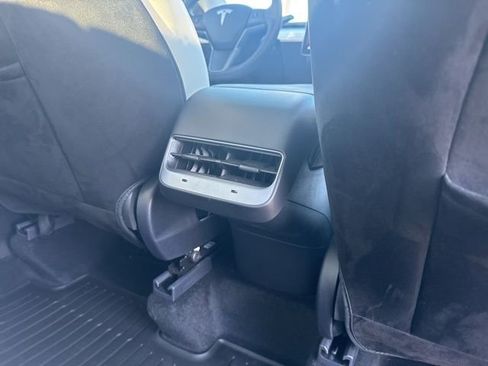 Used 2024 Tesla Model Y Performance image 14