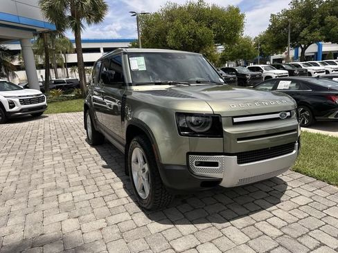 Used 2020 Land Rover Defender 110 HSE AWD/4WD image 17
