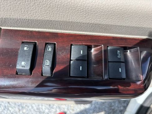 Used 2010 Ford F350 Lariat image 18