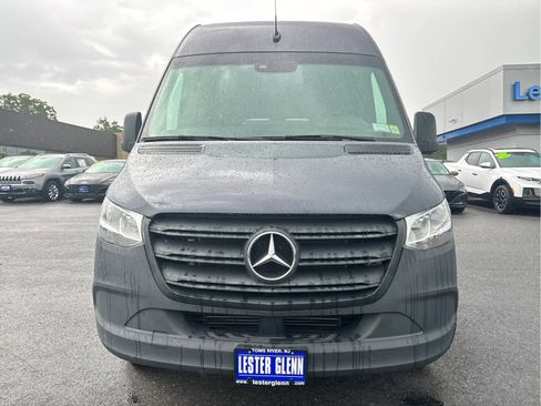 Used 2022 Mercedes-Benz Sprinter 2500 image 4