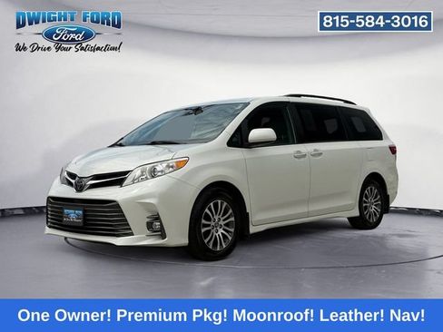 Used 2019 Toyota Sienna XLE Premium FWD image 1