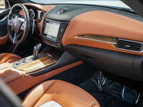 Used 2021 Maserati Levante S GranLusso image 20