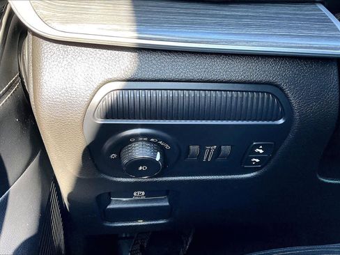 Used 2023 Jeep Wagoneer Series III w/ Premium Group I image 35