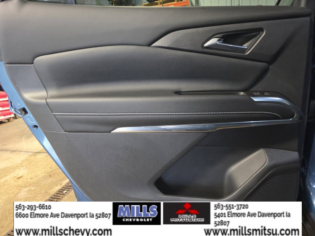 Used 2024 Chevrolet Traverse LT w/ Midnight/Sport Edition AWD/4WD image 17