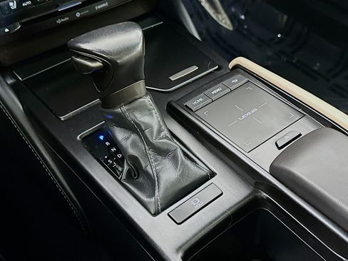 Used 2019 Lexus ES 350 w/ Premium Package FWD image 16