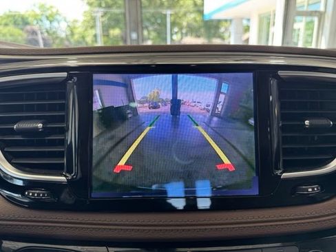 Used 2017 Chrysler Pacifica Limited w/ Tire & Wheel Group FWD image 24