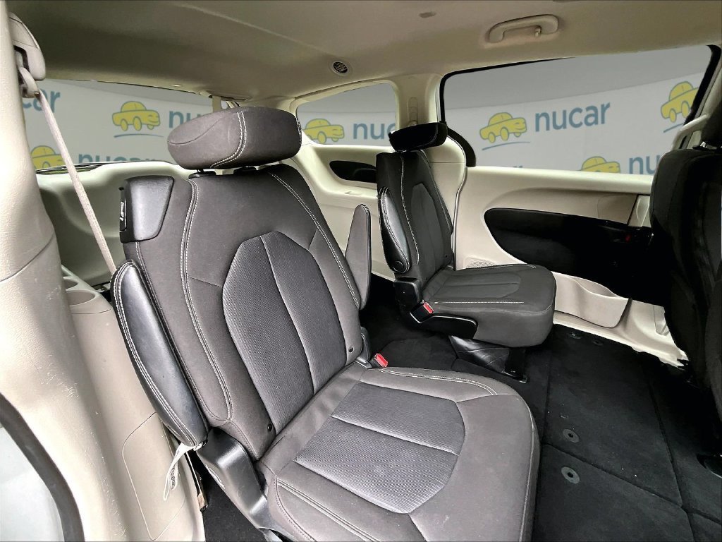 Used 2023 Chrysler Voyager LX FWD image 16