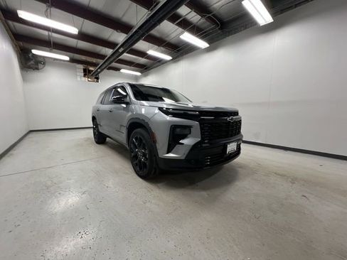 Certified 2025 Chevrolet Traverse RS w/ LPO, Floor Liner Package image 2