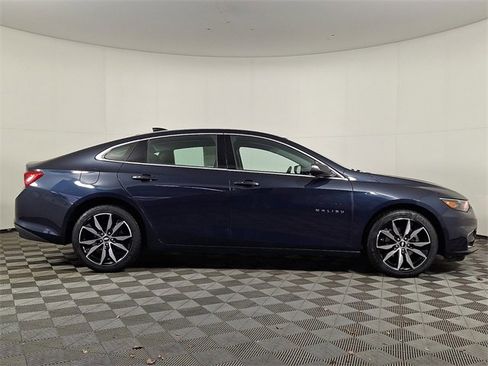 Used 2017 Chevrolet Malibu LT image 10