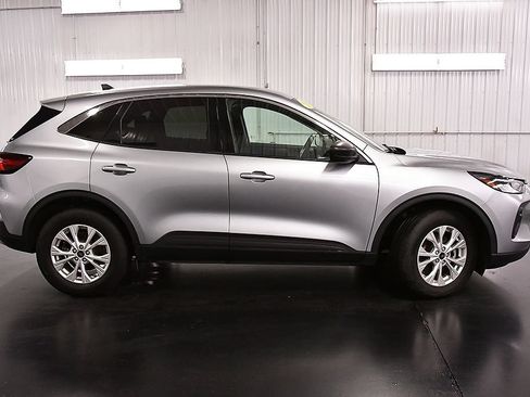 Used 2023 Ford Escape Active w/ Tech Pack #1 AWD/4WD image 9
