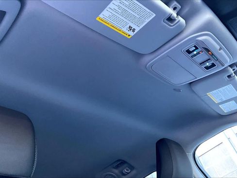 Used 2024 Ford Explorer XLT image 16