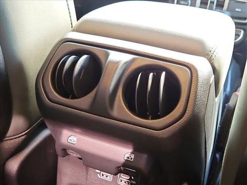 Used 2025 Jeep Gladiator Mojave AWD/4WD image 24