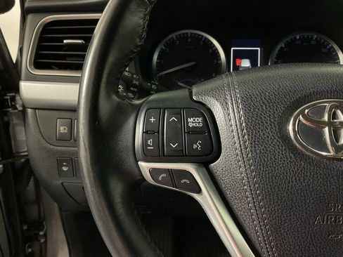 Used 2017 Toyota Highlander SE AWD/4WD image 28