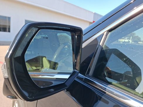 Used 2021 GMC Yukon Denali w/ Denali Premium Package image 16