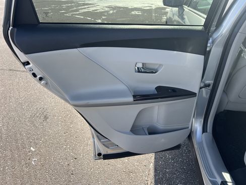 Used 2012 Toyota Venza LE image 11