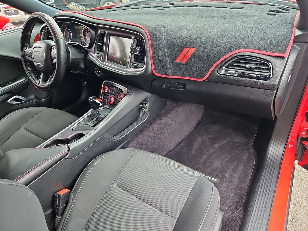 Used 2016 Dodge Challenger R/T RWD image 17