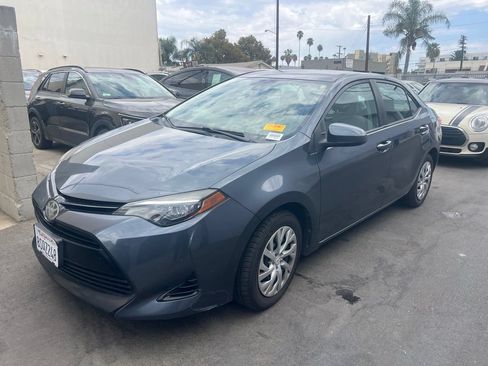 Used 2017 Toyota Corolla LE w/ Carpet Mat Package (TMS) FWD image 2