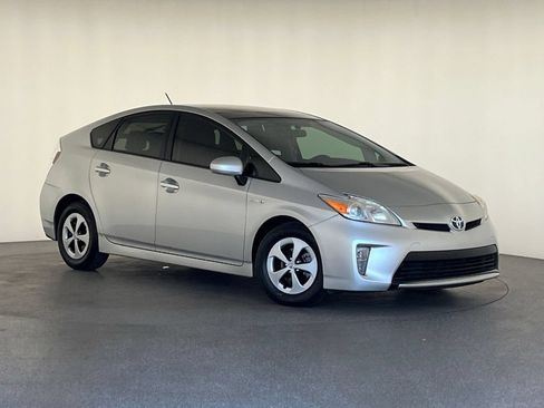 Used 2013 Toyota Prius Three w/ Solar Roof Pkg FWD image 43