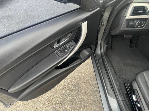 Used 2018 BMW 320i Sedan RWD image 11