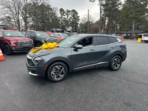 Used 2024 Kia Sportage LX image 3