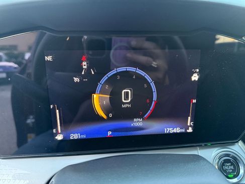 Used 2025 Chevrolet Trax LT image 38