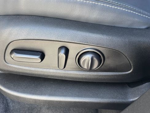 Used 2019 Buick Enclave Essence AWD/4WD image 14