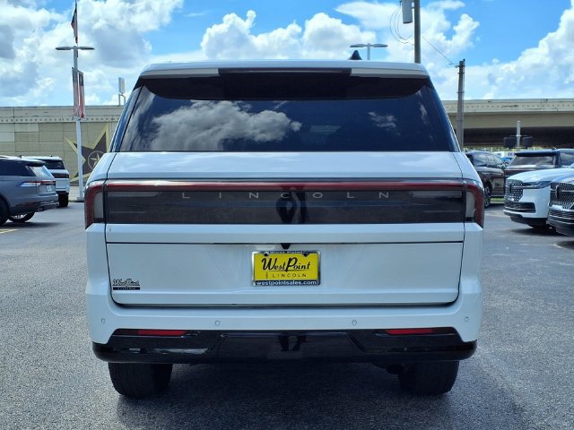 New 2026 Lincoln Navigator Premiere AWD/4WD image 5
