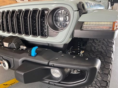 Used 2024 Jeep Wrangler Unlimited Rubicon 4xe AWD/4WD image 13