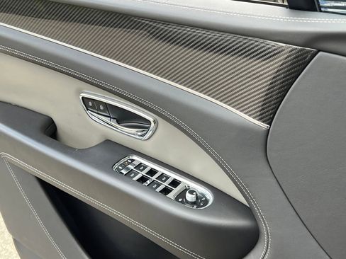 Used 2022 Bentley Bentayga AWD/4WD image 35
