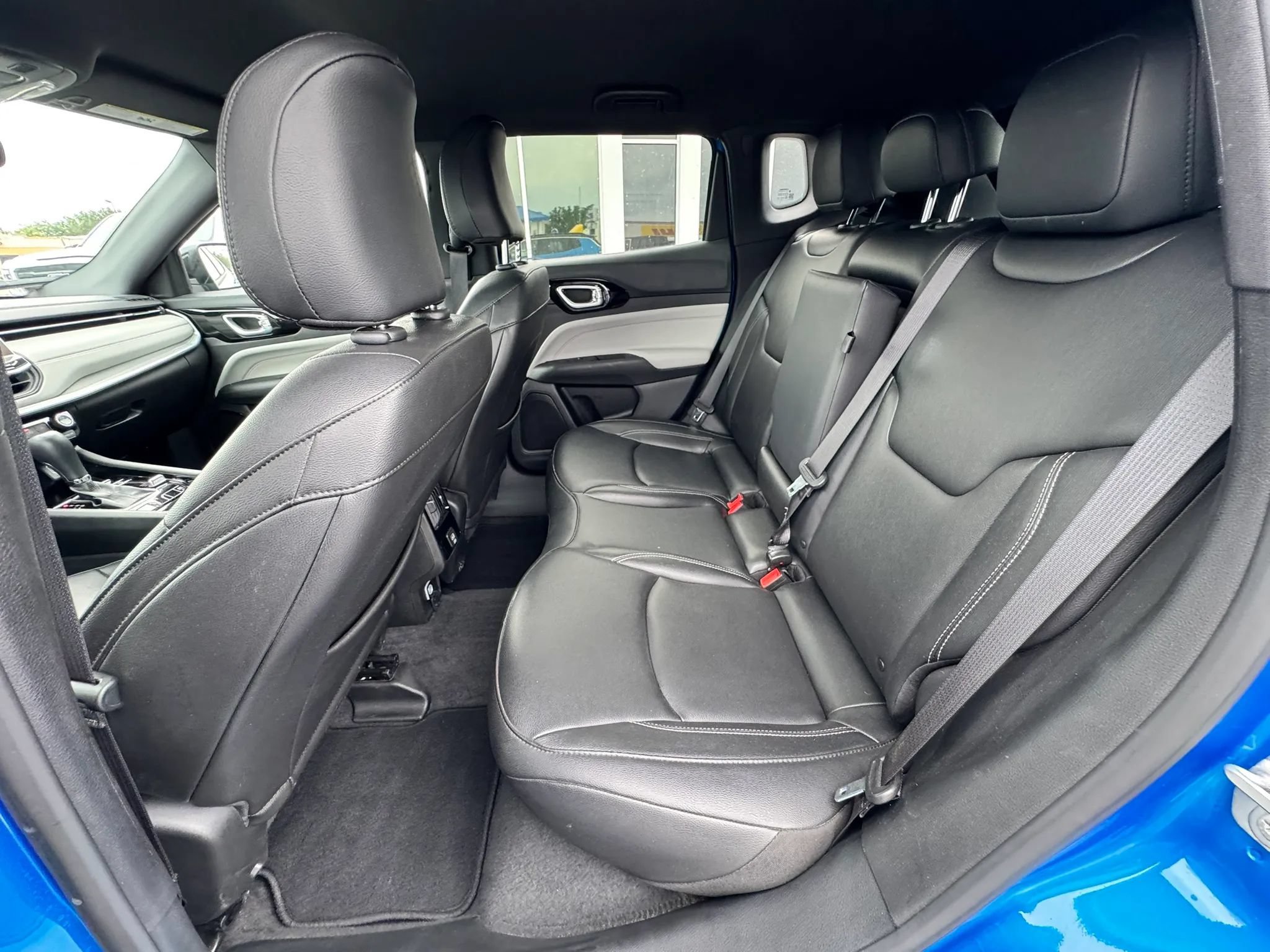 Used 2025 Jeep Compass Limited AWD/4WD image 12