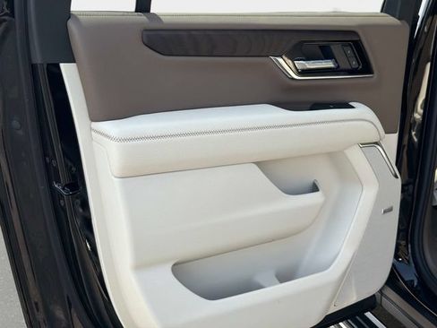 New 2026 GMC Yukon XL Denali w/ Denali Reserve Package AWD/4WD image 11