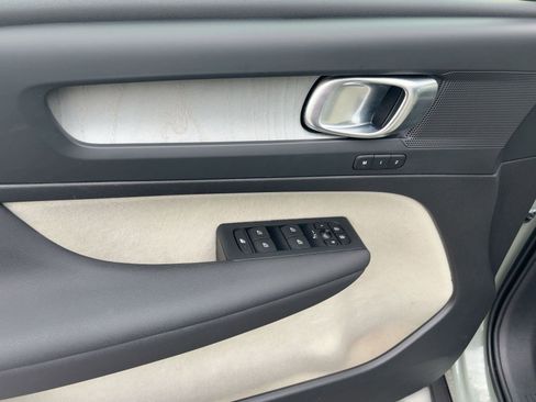 Certified 2024 Volvo XC40 B5 Plus w/ Climate Package image 13