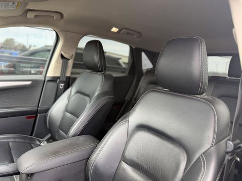 Used 2020 Ford Escape SEL image 9