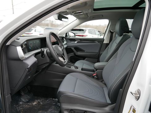 New 2026 Volkswagen Tiguan SE image 5