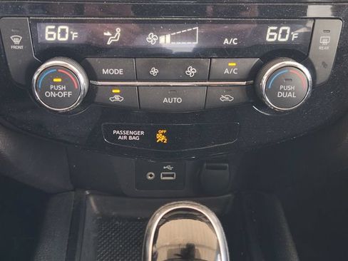 Used 2019 Nissan Rogue SV FWD image 17